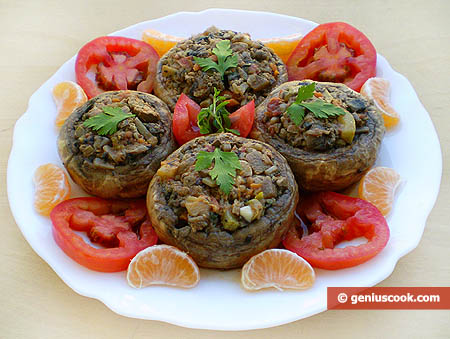 Champignons Stuffed with Chicken Liver and Vegetables