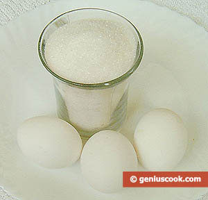 Ingredients for Meringue: Eggs and Sugar