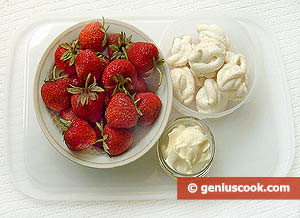 Strawberry, Meringue, Whipped Cream