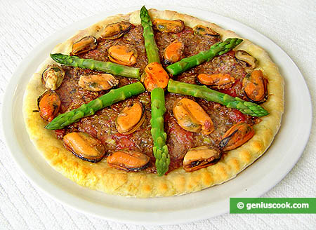 Pizza "Elena" with Asparagus, Mussels and Tuna