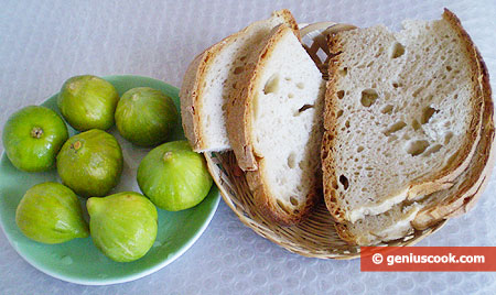 Ingredients for Crostini with White Fig