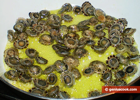 shells in a pan with olive oil and garlic
