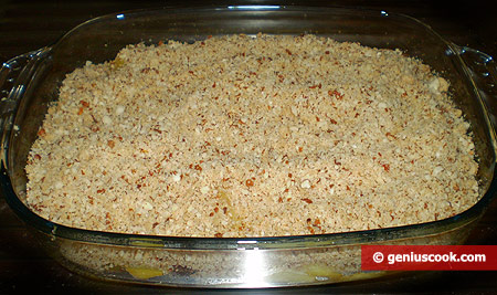 Sprinkle with crumbles mixed with ground almonds