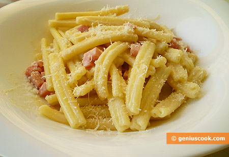Pasta with Bacon and Cream