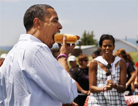 Barack Obama eats a hot dog