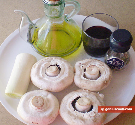 Ingredients for Toasts with Mushrooms and Leek