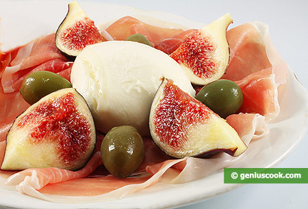 Appetizer with Mozzarella, Ham and Fig