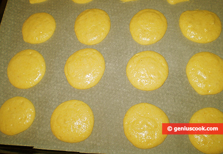 dough on a baking tray 
