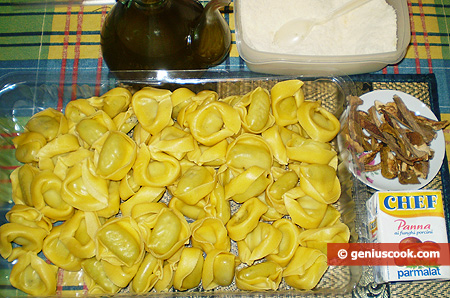 Ingredients for Tortelloni in Cream and Mushroom Sauce