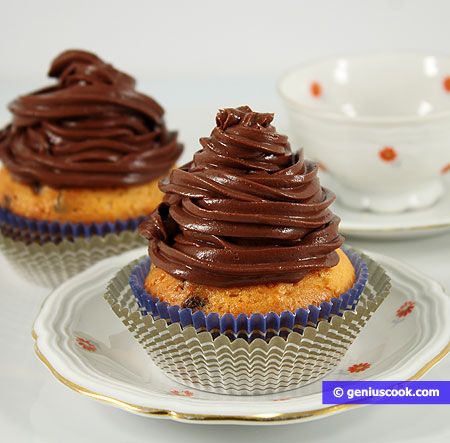 Yogurt muffins with chocolate cream