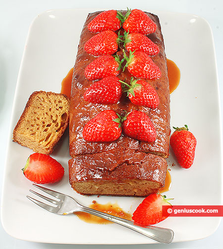 Caramel Cake with Strawberry