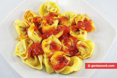 Mushroom and Cheese Tortellini with Tomato Sauce