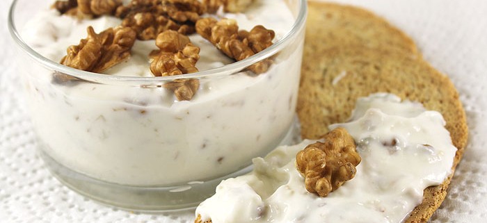 Gorgonzola Cream with Yogurt and Walnuts