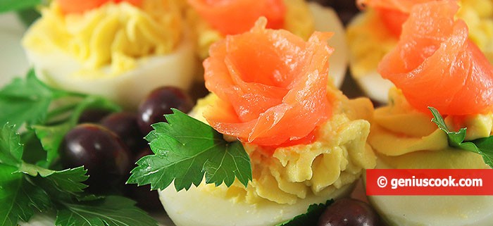 Eggs Stuffed with Salmon and Cheese