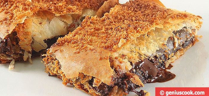 Puff Pie with Chocolate and Prunes